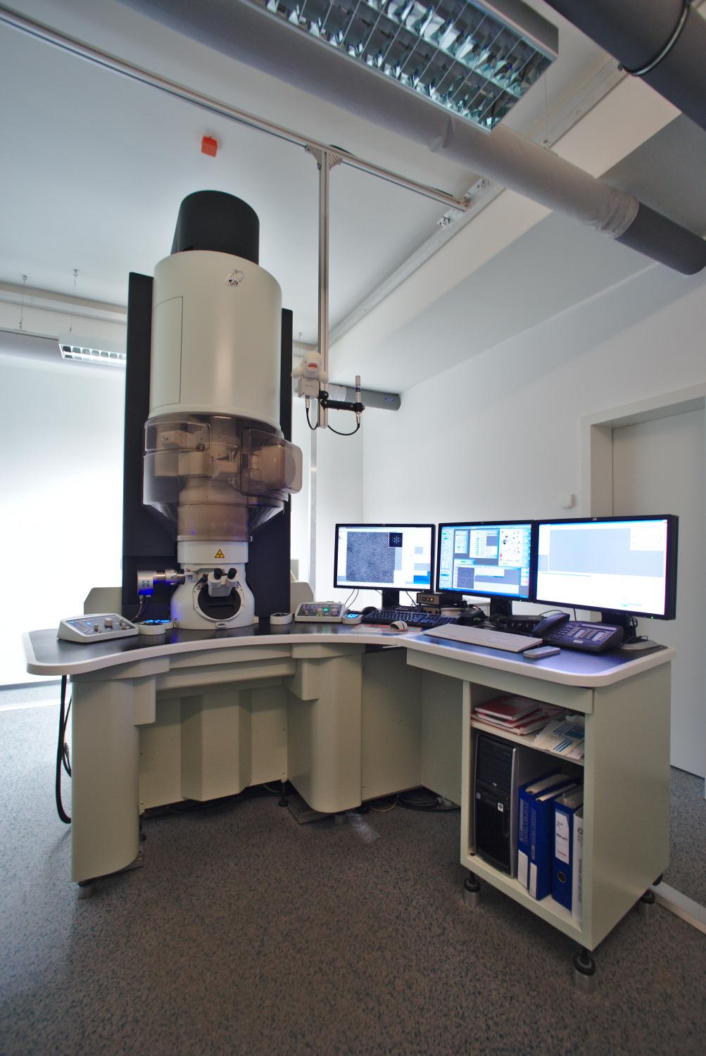 Transmissionselektronenmikroskop (TEM) der TU Darmstadt (JEOL JEM-ARM 200F), FG Geomaterialwissenschaften (Foto: Alexander Zintler)